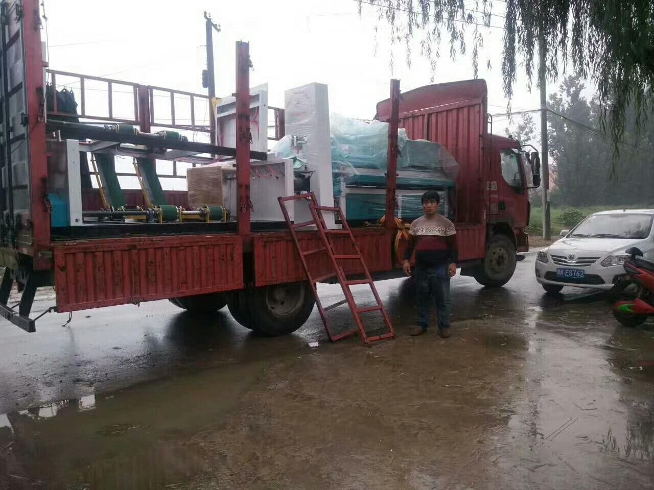 【河北】恒源全自動(dòng)衛(wèi)生紙復(fù)卷機(jī)已占領(lǐng)市場(chǎng)