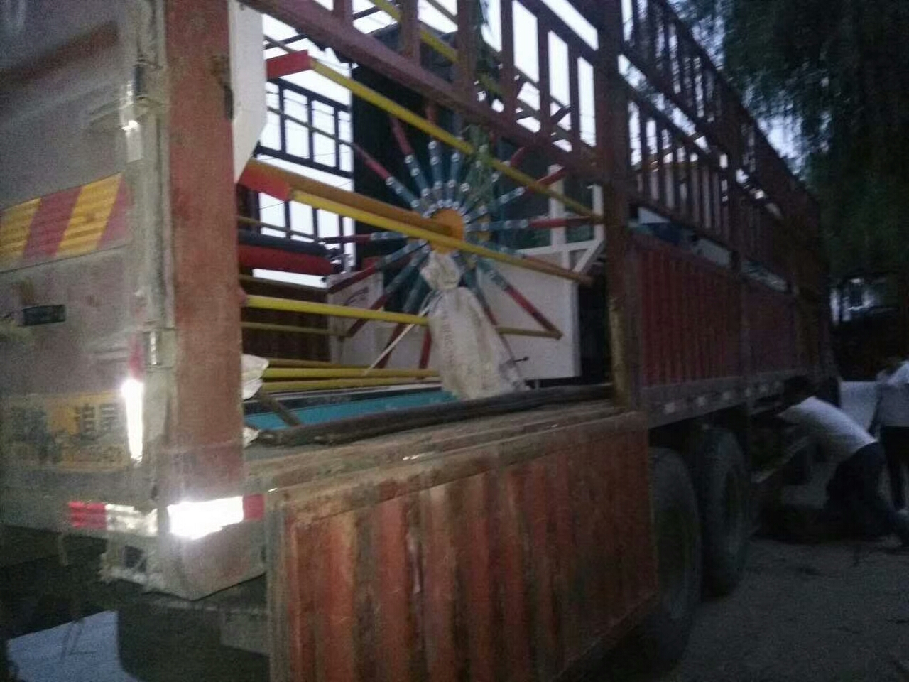 貴州老客戶再次與恒源合作，購(gòu)買(mǎi)方塊紙機(jī)