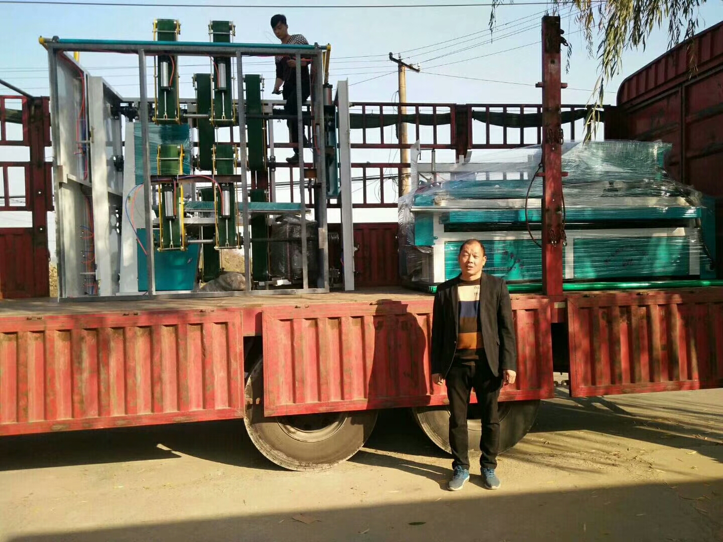 全自動(dòng)衛(wèi)生紙加工設(shè)備被越來越多的人選擇